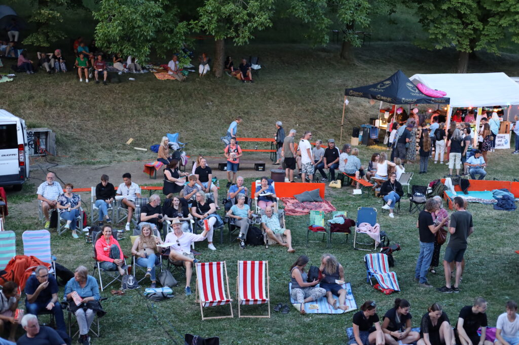 Foto Kino Lenningen, Leinwand